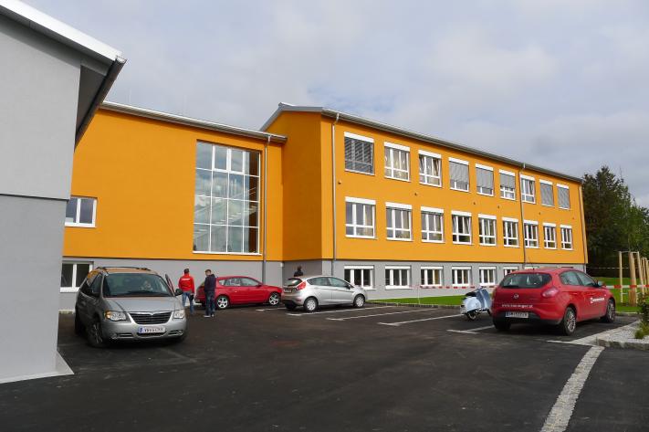 Sanierung Volksschule Atzbach - Massivbau